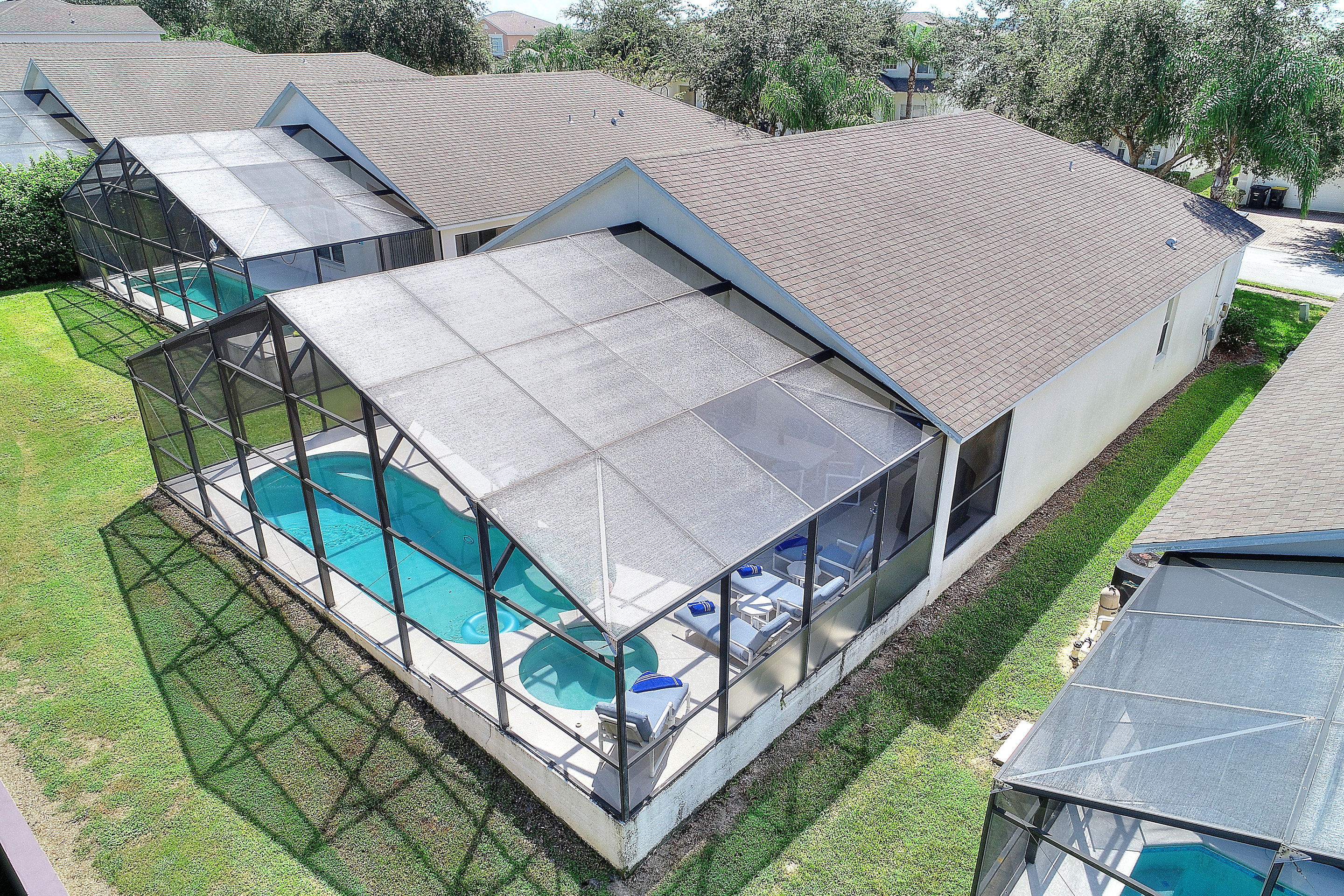 Picture Gallery. Poolside Sunshine from the Right